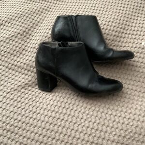 Lifestride soft cushion boots size 8.5, 2.25 inch heel.